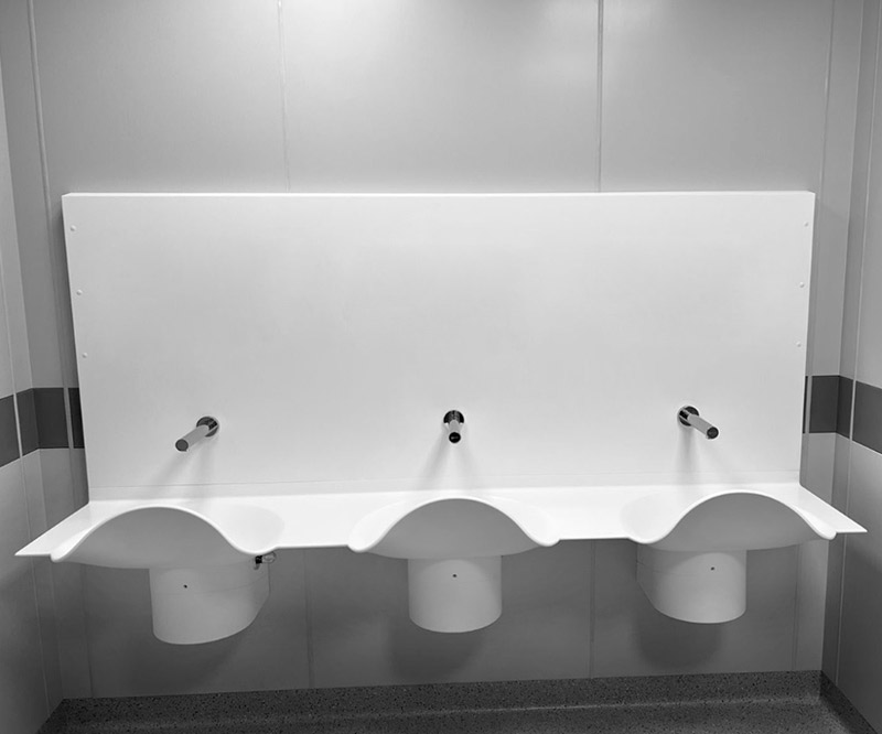 Мойка (умывальник) хирургическая 3-х местная