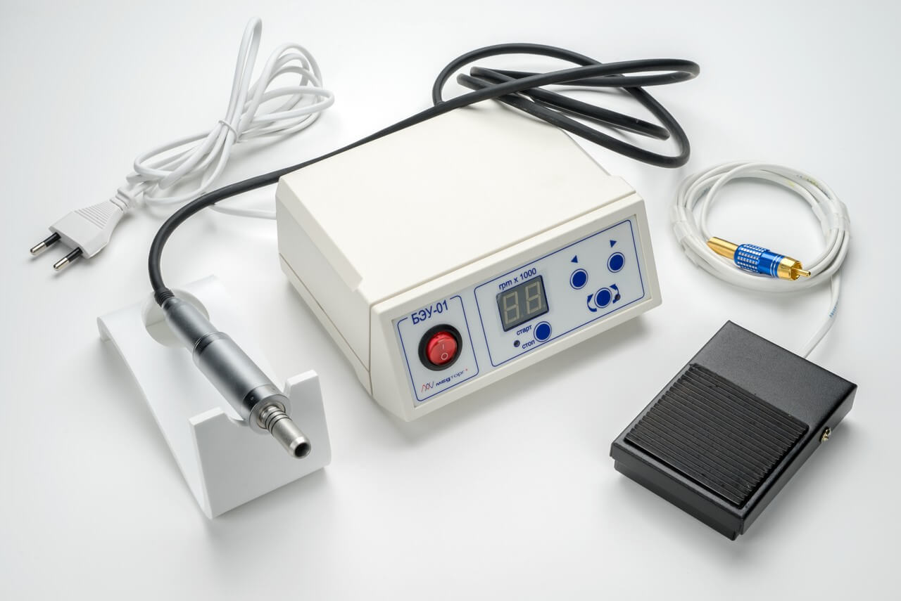 Настольная бормашина электрическая универсальная  БЭУ-01.02 220В с бесколлекторным двигателем ДП-2.01