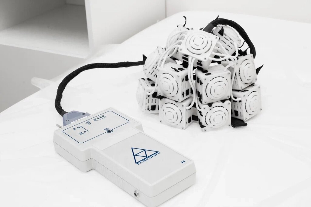 Аппарат для неинвазивного облучения импульсным инфракрасным и красным светом Elmedlife H